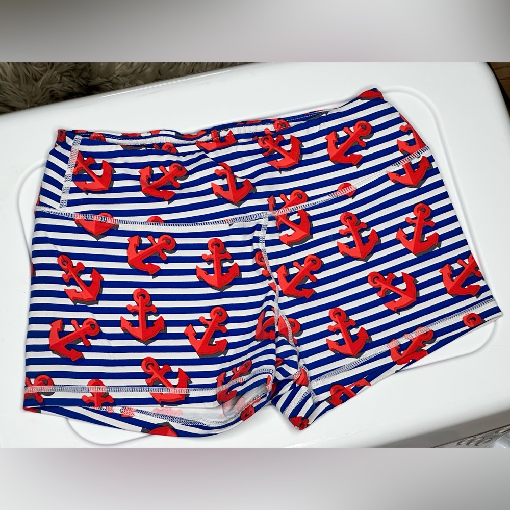 Woman’s savage barbell size small sailor short